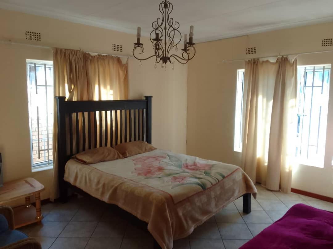 Bed and Breakfast Sugar Shack Backpackers Botswana Gaborone Exterior foto