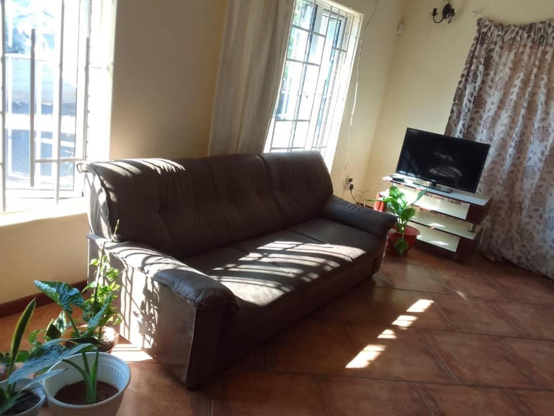 Bed and Breakfast Sugar Shack Backpackers Botswana Gaborone Exterior foto