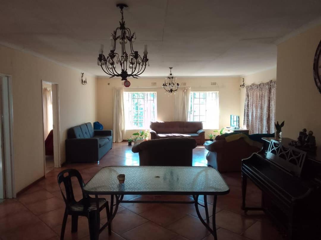 Bed and Breakfast Sugar Shack Backpackers Botswana Gaborone Exterior foto